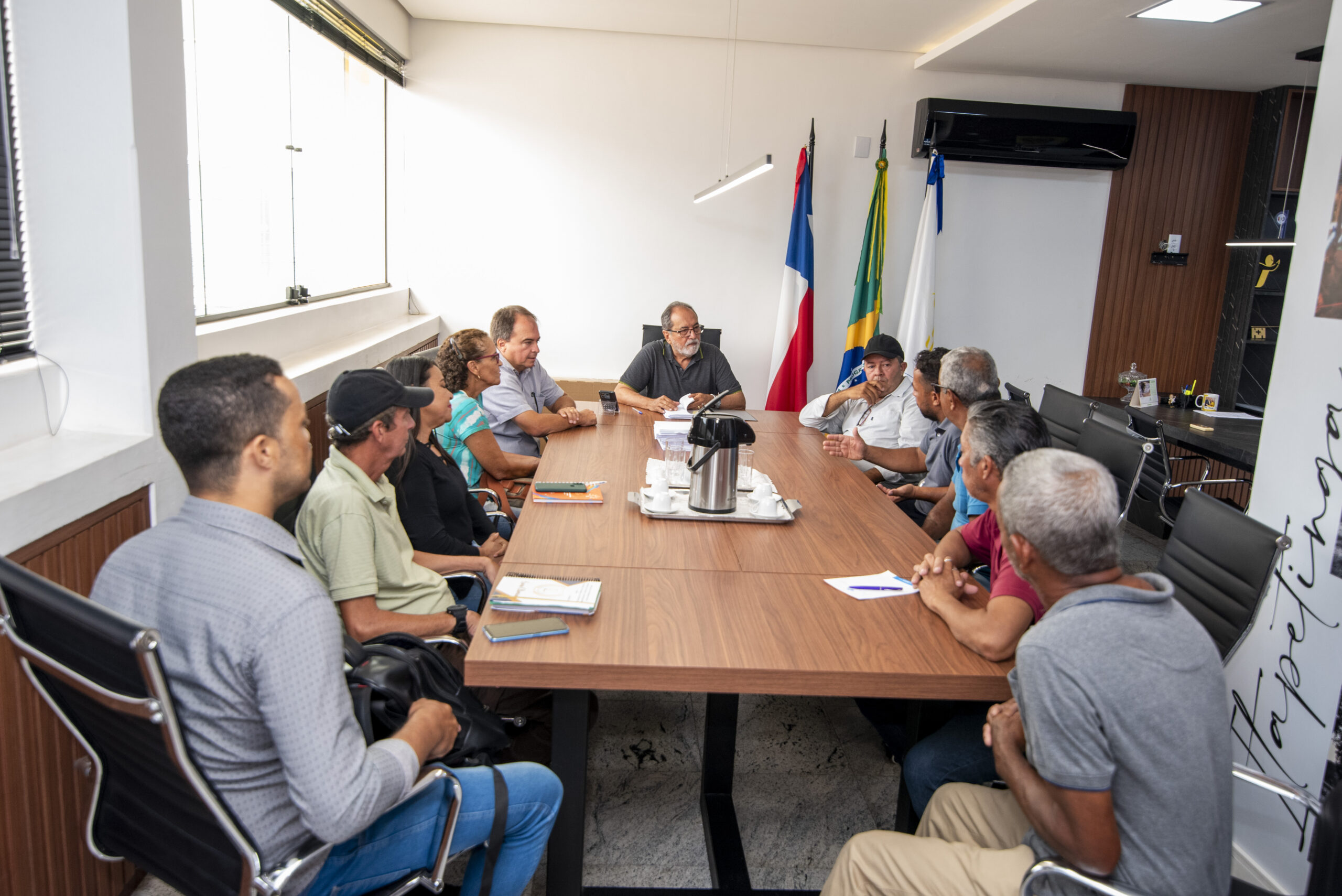 Prefeito recebe representantes da agricultura familiar e busca caminhos para fomentar o setor