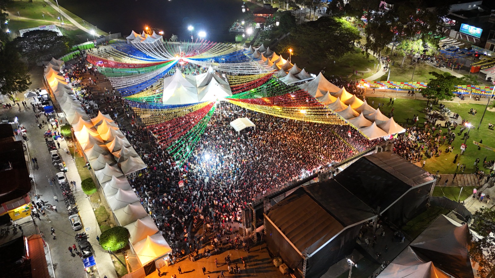 Primeira noite de São João começou com Lagoa lotada e muito sucesso