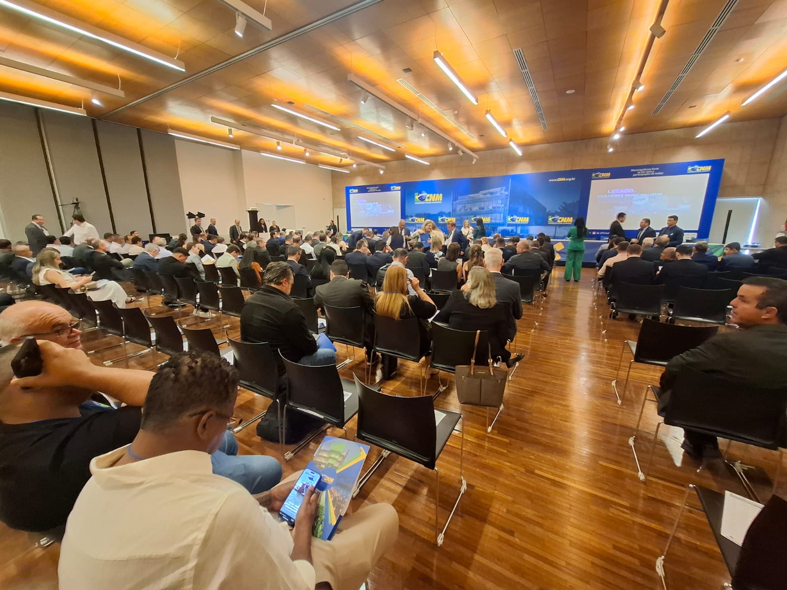 Prefeito Eduardo Hagge e comitiva participam de evento da Confederação Nacional de Municípios