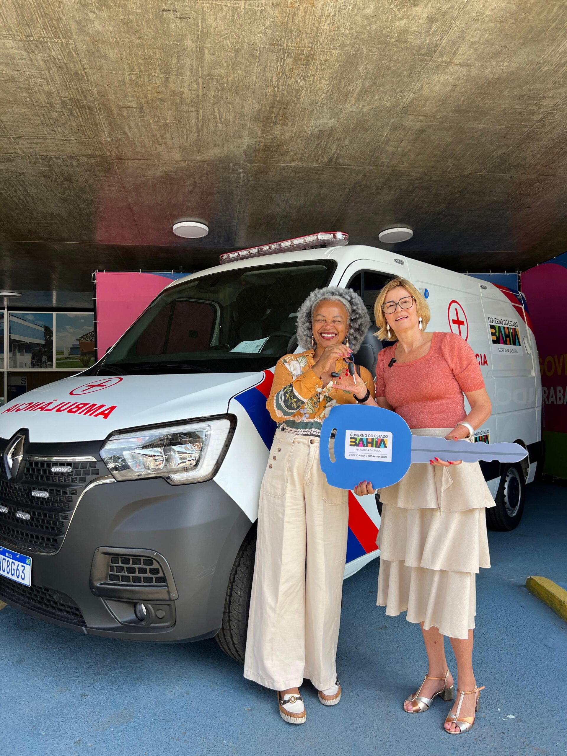 No dia estadual do Secretário Municipal de Saúde, Itapetinga celebra o recebimento de mais uma ambulância