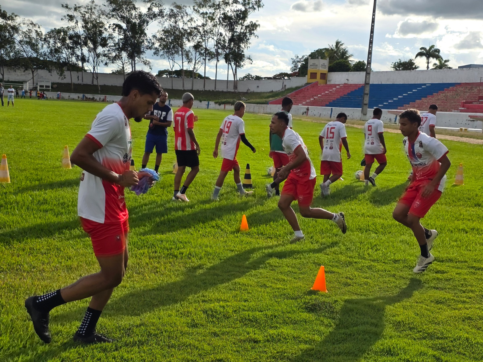 Projeto Sub-23 de Futebol começou nesta segunda, preparando jovens atletas