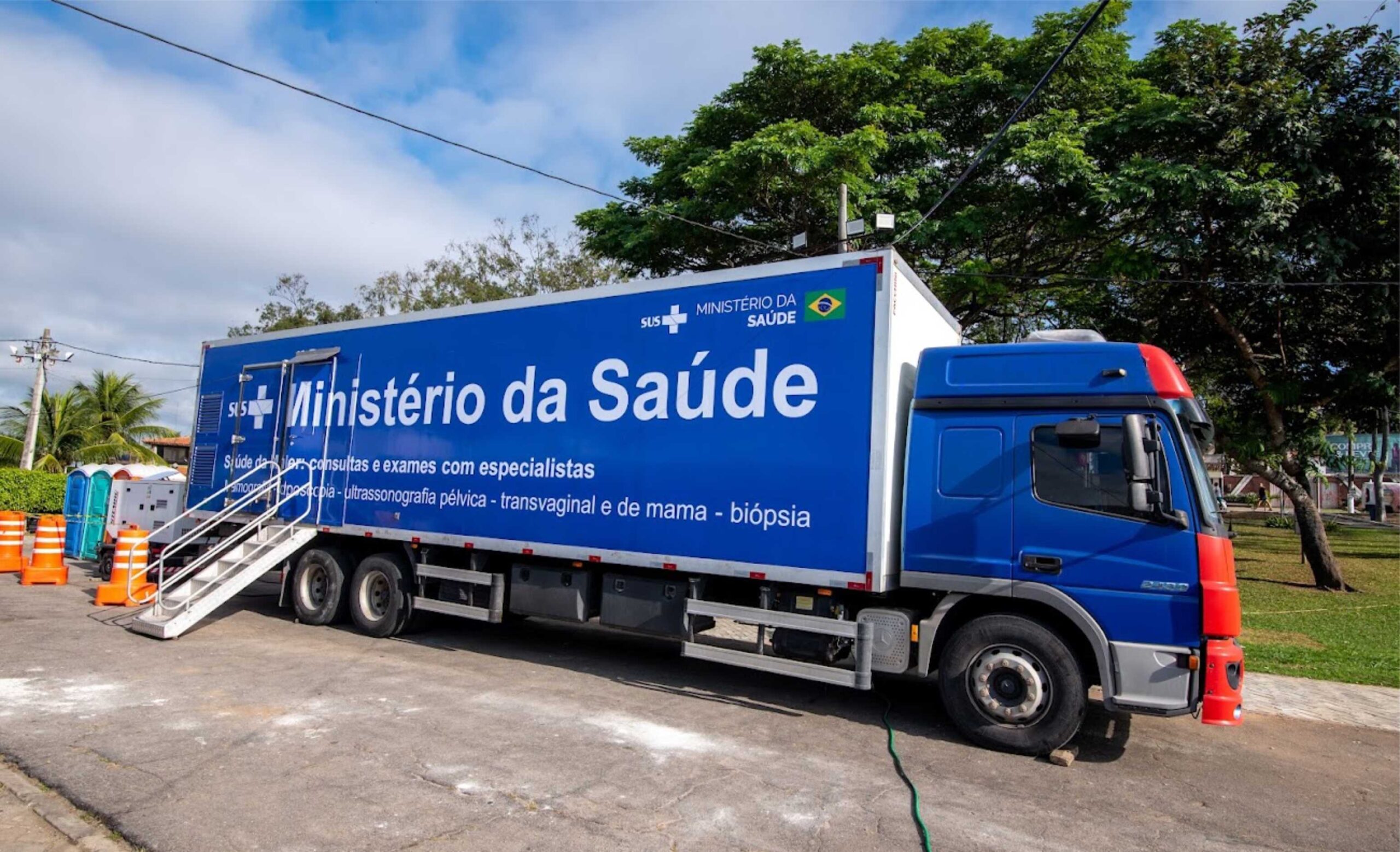 Unidade móvel oferece atendimento gratuito à saúde da mulher